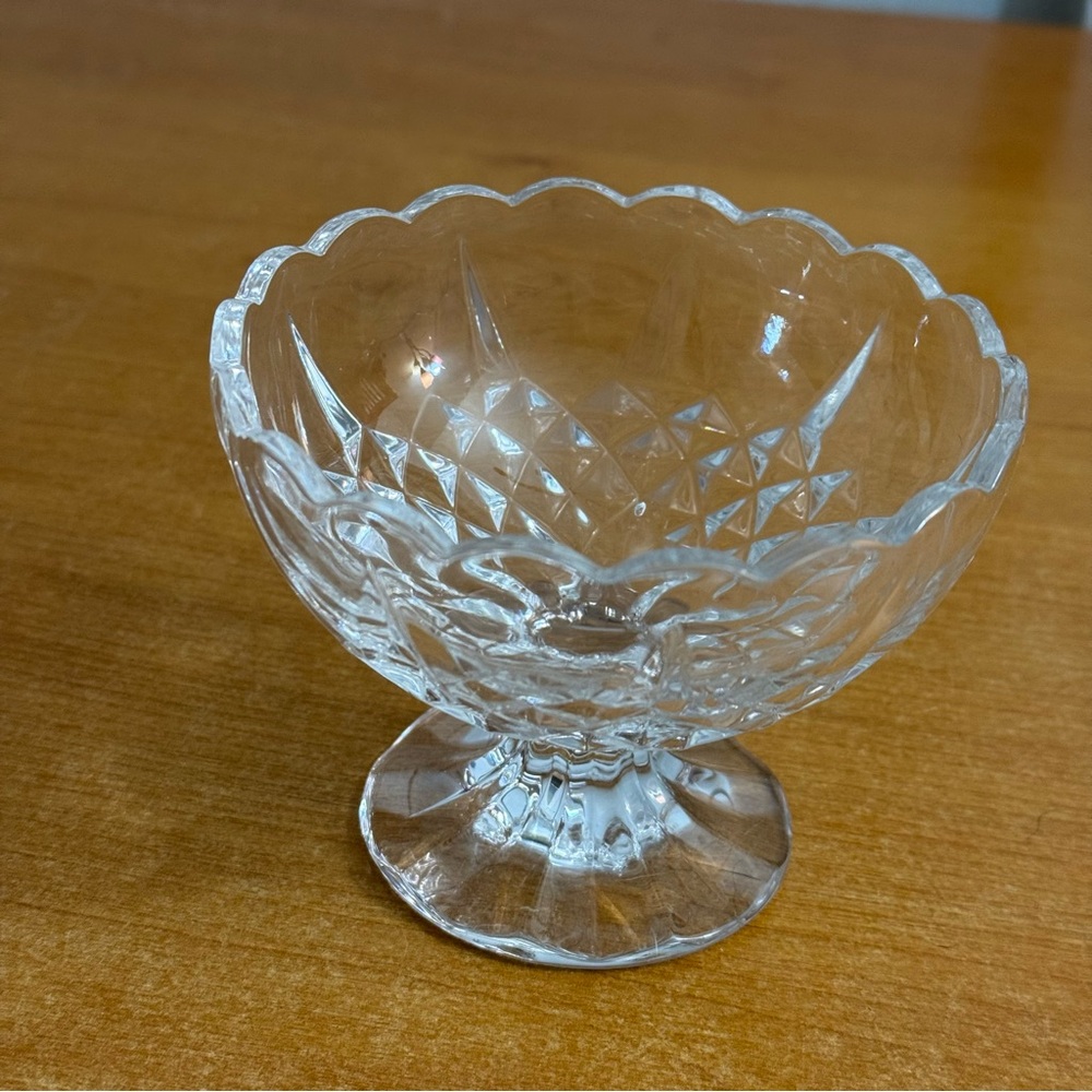 Scalloped Clear‎ Glass Pedestal Bowl